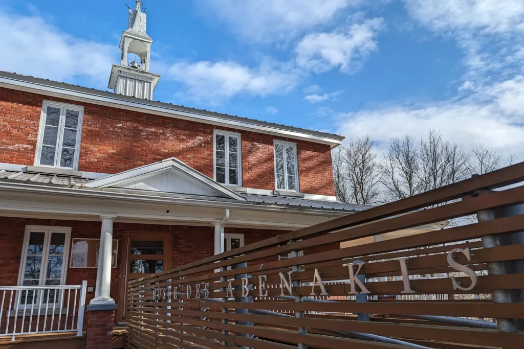 Exterieur-Musee-Centre-du-Quebec-Musee-des-Abenakis.jpg